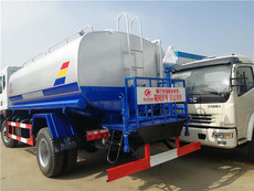 高效環保，專業守護——城市清潔與綠化好幫手 灑水車